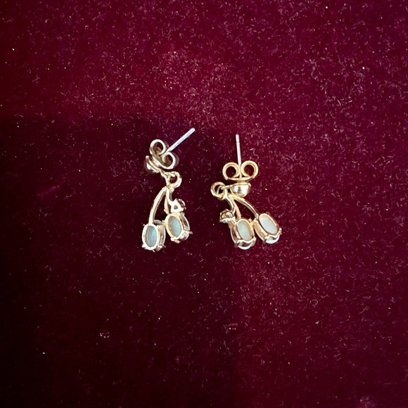 Vintage Opalite Cluster Earrings - Picture 4 of 6